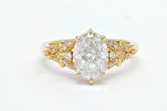 18k  gold Oval Diamond Ring